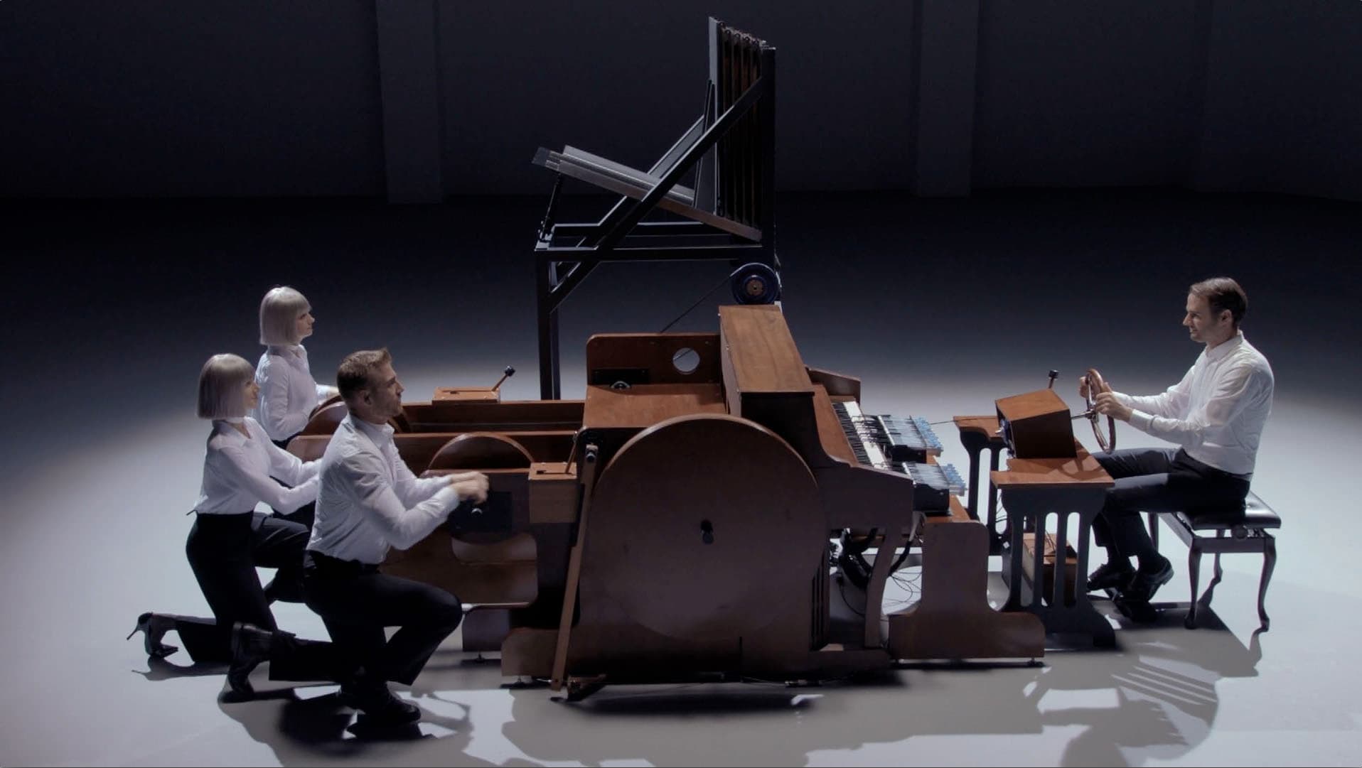 TOYOTA | PHV driving the piano